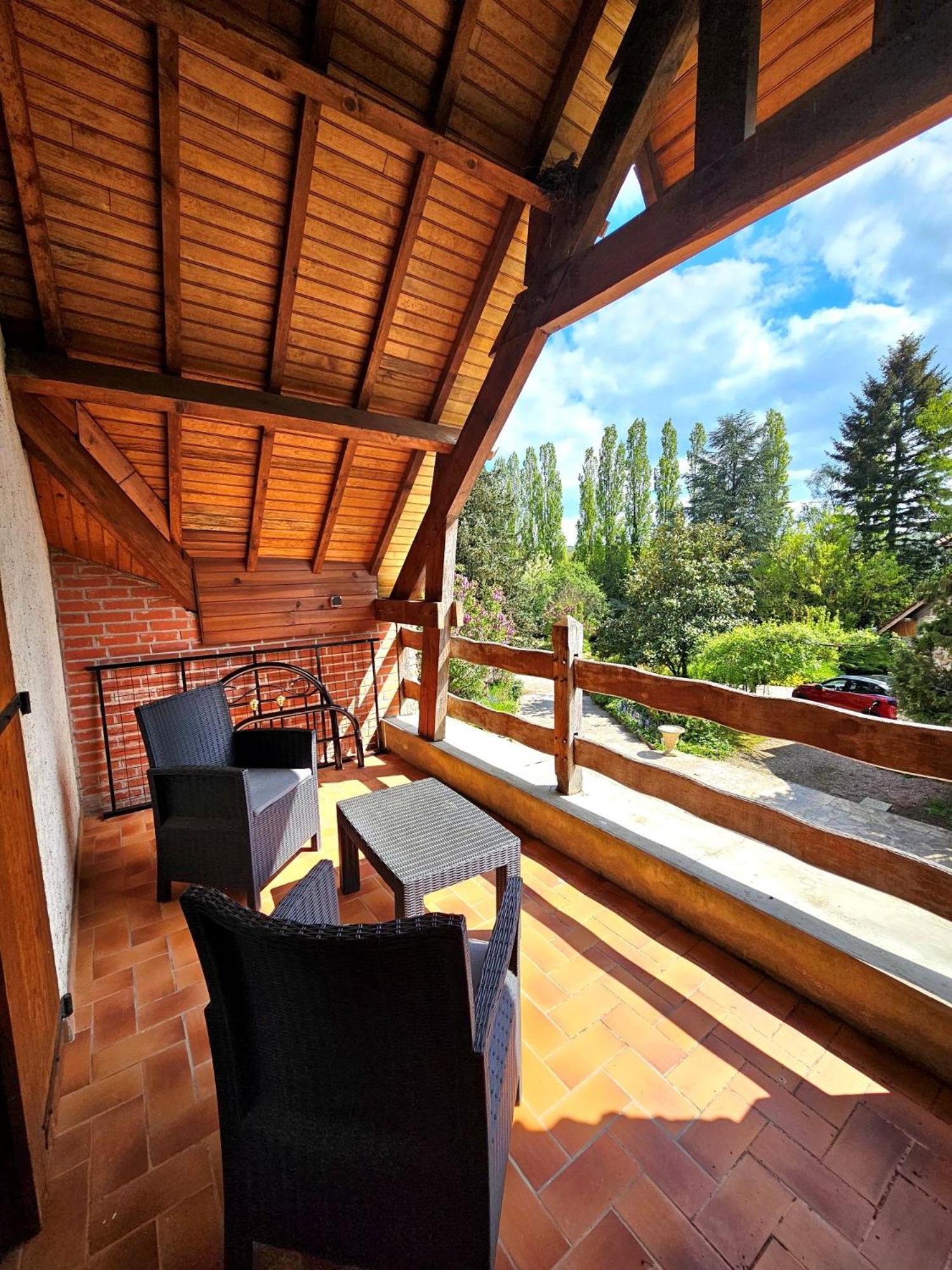 Chambres D'Hotes Chez Renee Le Charmel 外观 照片