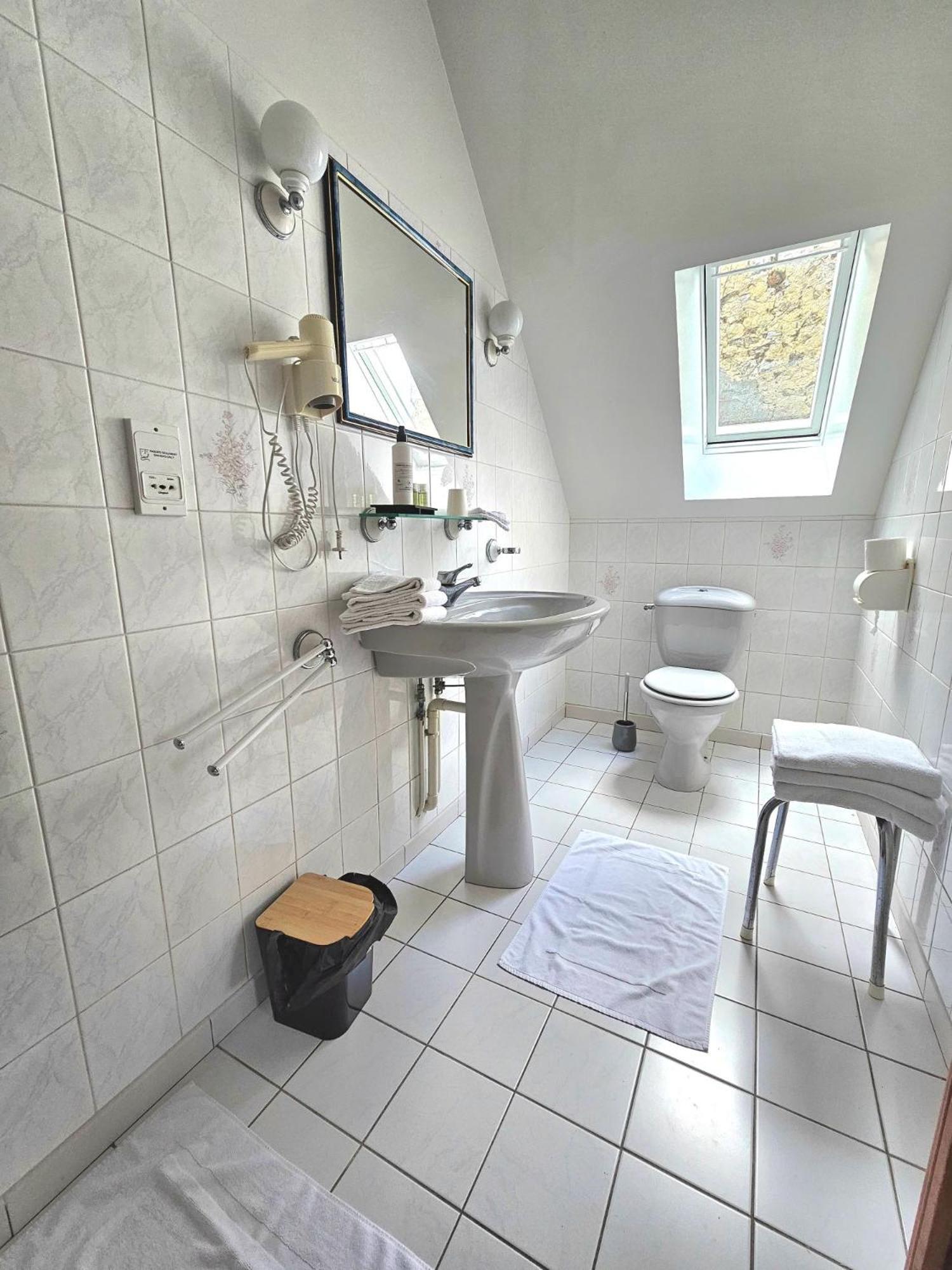 Chambres D'Hotes Chez Renee Le Charmel 外观 照片